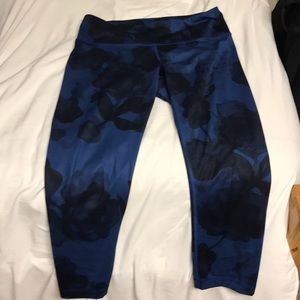 Black and blue floral lulu lemon cropped leggings